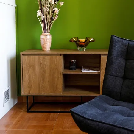 Charming With Gorgeous View & Private Parking Apartment *